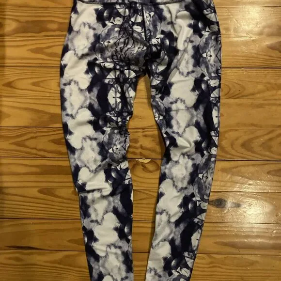 Lululemon Size 8 Tie Dye Low Rise Leggings Dark Blue/purple - Picture 4 of 5